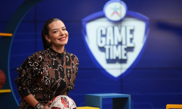 Η Νικολέττα Ράλλη στο ΟΠΑΠ Game Time: Μιλάει για το ντέρμπι ΑΕΚ-ΠΑΟΚ και τραγουδάει Queen