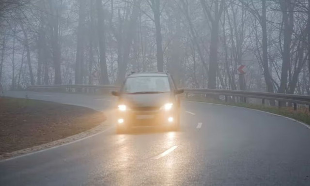 Πότε πρέπει να χρησιμοποιούμε τα φώτα ομίχλης - Ο κανόνας του ποδοσφαίρου