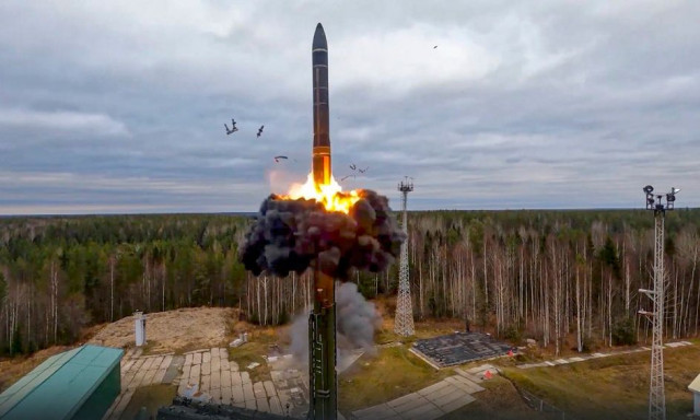 Η Ρωσία «δείχνει τα δόντια» της στο ΝΑΤΟ: Ελέγχει την ετοιμότητα μονάδας πυρηνικών πυραύλων