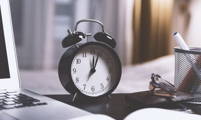 Αλλαγή ώρας 2025: Πότε θα πάμε τους δείκτες των ρολογιών μια ώρα μπροστά