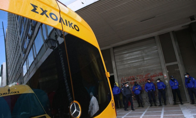 Περιφέρεια Θεσσαλονίκης για τον 74χρονο οδηγό σχολικού χωρίς δίπλωμα: «Θα ακυρωθεί η σύμβαση του»