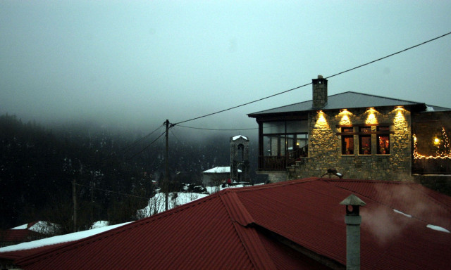 Απόδραση για… κρασάκι και τζάκι στο «μαγευτικό» Περτούλι – Καταπράσινα λιβάδια και τρεχούμενα νερά