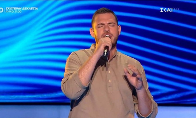 The Voice: Ο Γιώργος που θύμισε... Σαμπάνη - «Πρέπει να διαφοροποιηθείς»