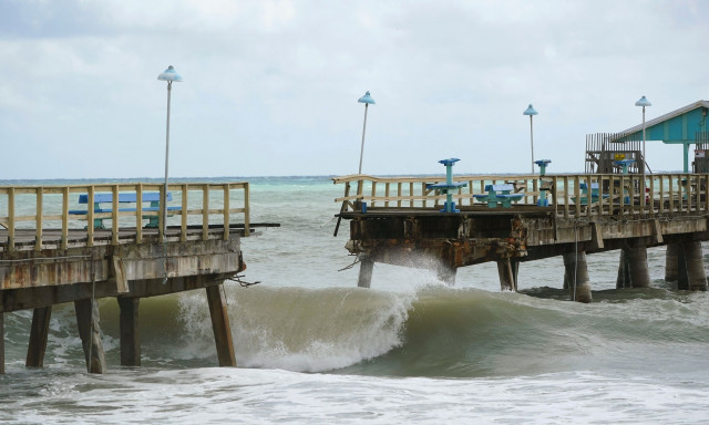 ΗΠΑ: Επτά νεκροί όταν κατέρρευσε γέφυρα για πεζούς σε προκυμαία
