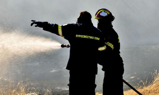 Οριοθετήθηκε η πυρκαγιά στην Κερατέα - Επιχειρούν και ελικόπτερα