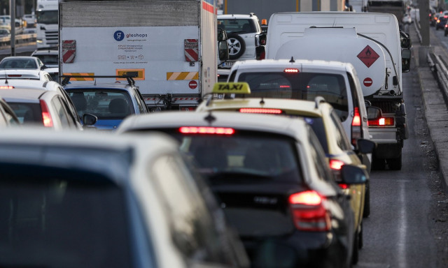 Κίνηση στους δρόμους: Απέραντο «πάρκινγκ» η Αλίμου - Κατεχάκη - «Ασφυκτιά» η Κηφισίας