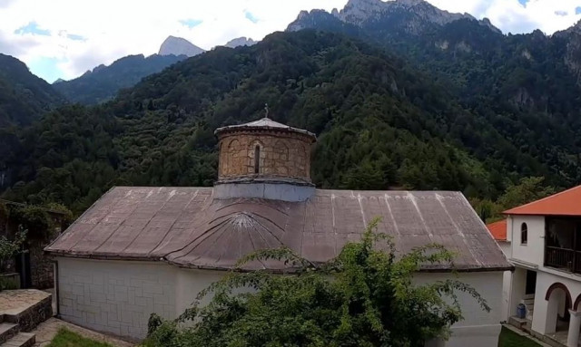 Μονή Στομίου: Εκεί που το φυσικό κάλλος συναντά την θρησκευτική γαλήνη