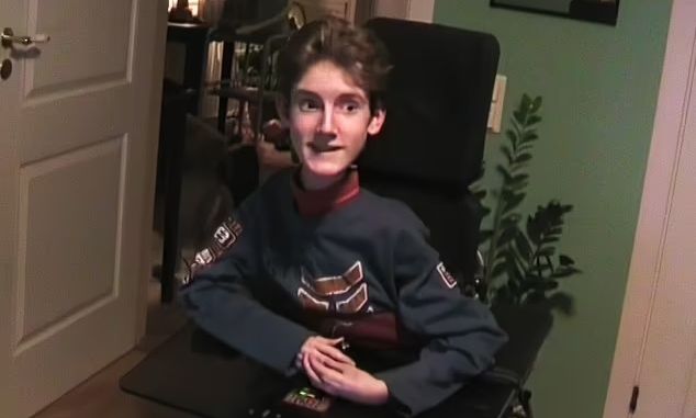 Γονείς ανακάλυψαν τη μυστική διαδικτυακή ζωή του 25χρονου γιου τους, αφού πέθανε