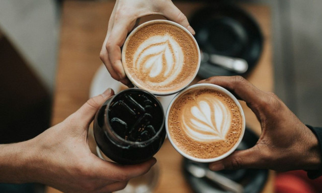 Μελέτη: Πόσο καφέ πρέπει να πίνουμε - Οι ευεργετικές επιδράσεις
