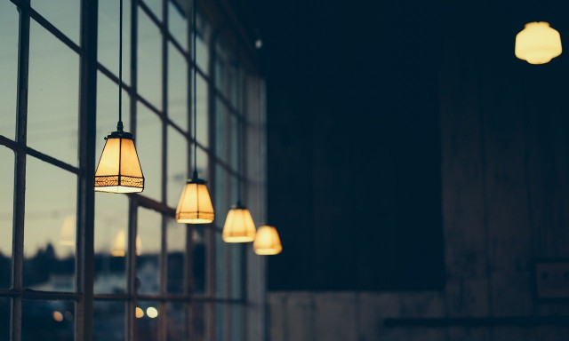 Τέλος το νυχτερινό τιμολόγιο ρεύματος: Αυτές τις ώρες θα είναι πιο φθηνό