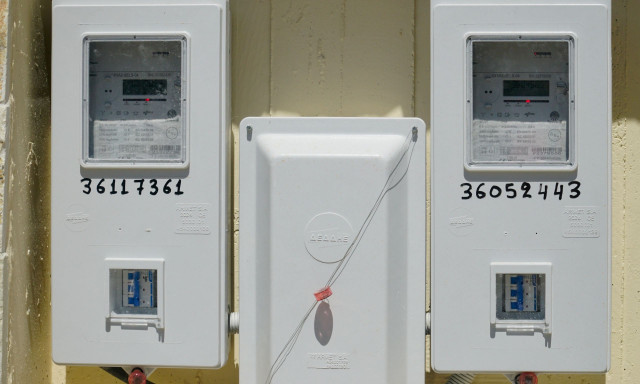 Ρευματοκλοπή: Τι θα πληρώνουν όσοι εντοπίζονται να παρανομούν – Η πρόταση του ΔΕΔΔΗΕ