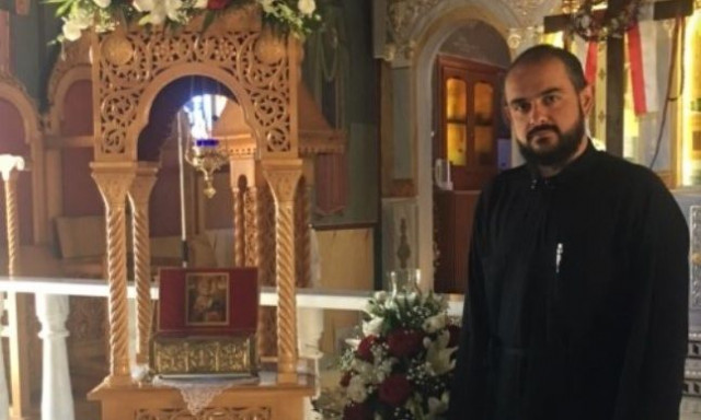 Αγρίνιο: Ιερέας σώζει ηλικιωμένη από τα «νύχια» απατεώνων - Πήγαν να της κλέψουν 10.000 ευρώ