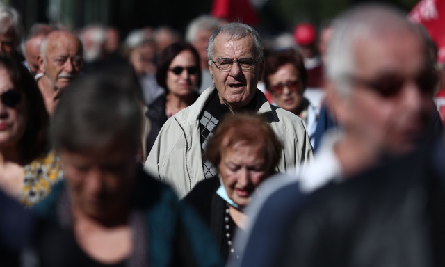 Συνταξιούχοι: Νωρίτερα και αυξημένες οι συντάξεις - Οι έκτακτες οικονομικές ενισχύσεις