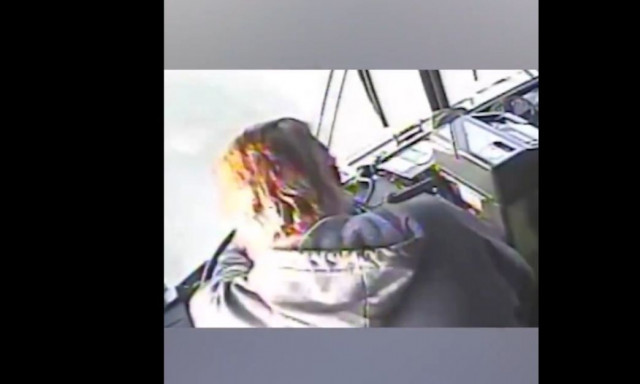 Βίντεο: Επιβάτης σώζει τους επιβάτες λεωφορείου όταν ο οδηγός πέφτει αναίσθητος