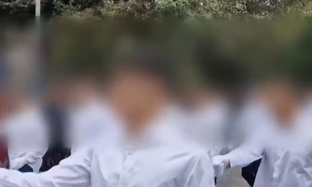 Έδεσσα: Εικόνες ντροπής - Μαθητής βρίζει χυδαία στην παρέλαση