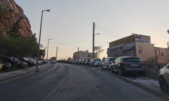 Παραλογισμός: Άφησε το αυτοκίνητό του επειδή έπαθε έμφραγμα και του ... έκοψαν κλήση