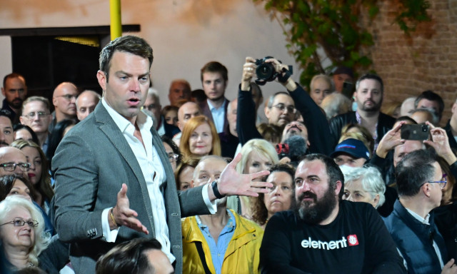 Αμηχανία στους «κασσελίστας», ενθουσιασμός στην πλειοψηφία από το «μανιφέστο» Τσίπρα