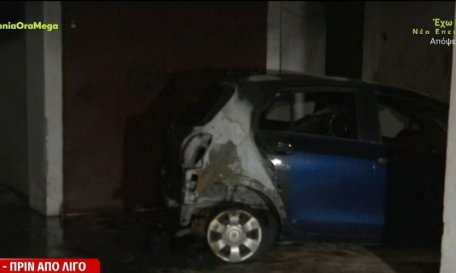 Καλαμαριά: Αυτό είναι το αυτοκίνητο που πυρπολήθηκε σε πιλοτή πολυκατοικίας για λόγους εκδίκησης