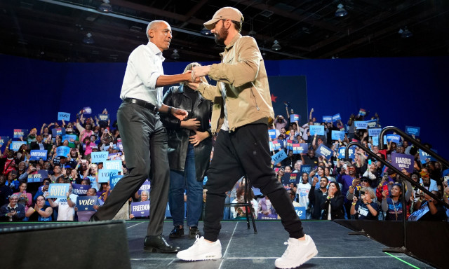 Ο Ομπάμα ράπαρε το «Lose Yourself» του Eminem μπροστά του - Δείτε βίντεο