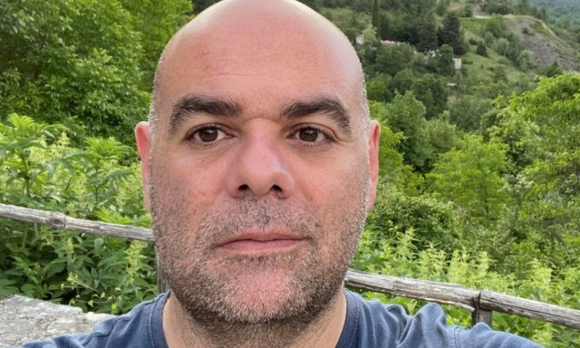 Άριελ Λεκαδίτης: Σάλος με απαράδεκτη δημοσίευση του συγγραφέα για την κατεστραμμένη Γάζα