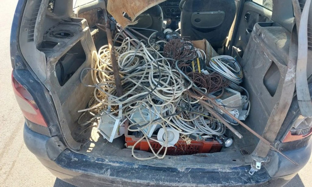 Ασπρόπυργος: Αφαιρούσαν καλώδια και μεταλλικά αντικείμενα από οικοδομή - Τρεις συλλήψεις