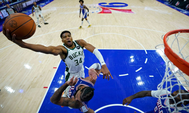 NBA: Ο Γιάννης Αντετοκούνμπο «πάτησε τους Σίξερς» - Εντυπωσιακό ξεκίνημα από τους Μπακς