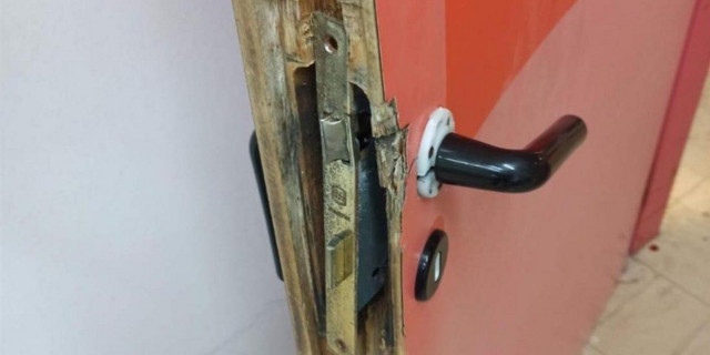 Σπάτα: Ρομά χτύπησαν γιατρό και σεκιούριτι στο Κέντρο Υγείας - Πώς τους συνέλαβαν αστυνομικοί