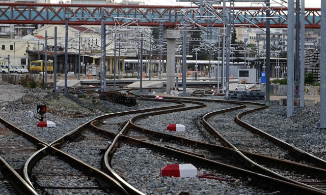 Έπεσε άτομο στις γραμμές του ηλεκτρικού στο Νέο Ηράκλειο