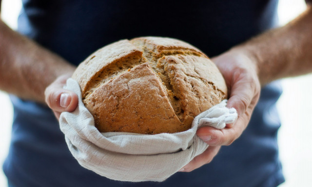 Πώς να συντηρήσετε το ψωμί στο ψυγείο: εδώ είναι το κόλπο που κανείς δεν γνώριζε