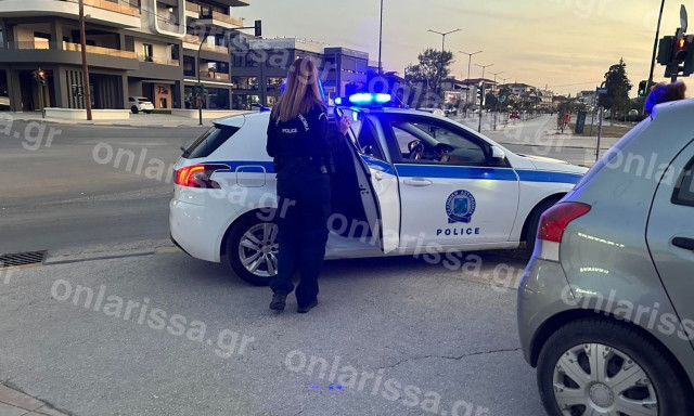 Ανήλικος παρασύρθηκε από αυτοκίνητο στη Λάρισα – Μεταφέρθηκε στο νοσοκομείο