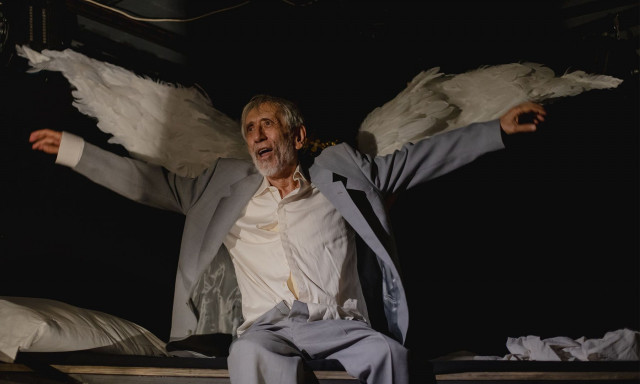 Μικρό Γκλόρια: Δύο βραδιές ακόμα για «Τα μπλε σου μάτια και ο πατέρας της θάλασσας του φανταστικού»