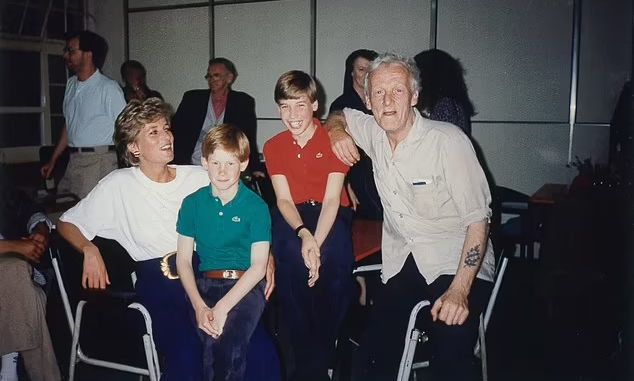 Πρίγκιπας Ουίλιαμ: Η πρώτη δημόσια αναφορά στον Χάρι μετά από χρόνια και η αγάπη για τη μητέρα του