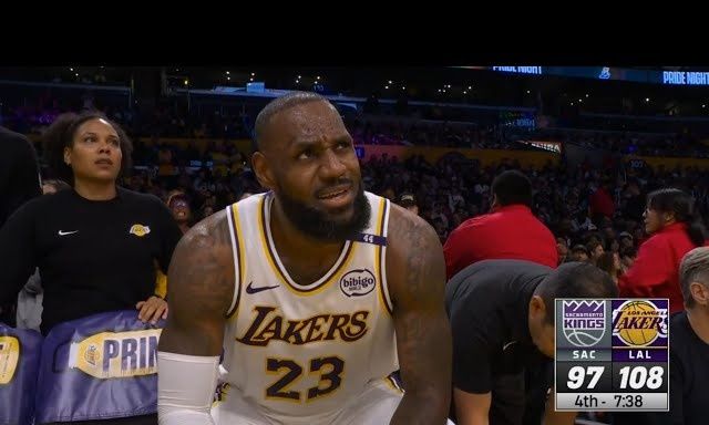 NBA: «Δώσε μου τη γαμ… την μπάλα!» - Ο ΛεΜπρον Τζέιμς έκραξε συμπαίκτη του στους Λέικερς (video)