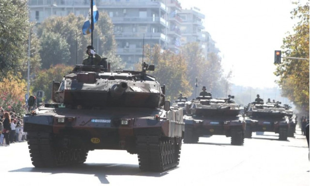 28η Οκτωβρίου: Εντυπωσίασαν στην Θεσσαλονίκη τα σύγχρονα άρματα μάχης τύπου Leopard 1 και 2