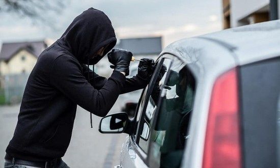 Πώς οι κλέφτες παίρνουν ένα αυτοκίνητο μέσα σε δύο λεπτά