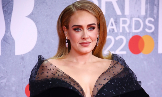 Αντέλ: Έχασε μέρος της ακοής της από σπάνια μόλυνση