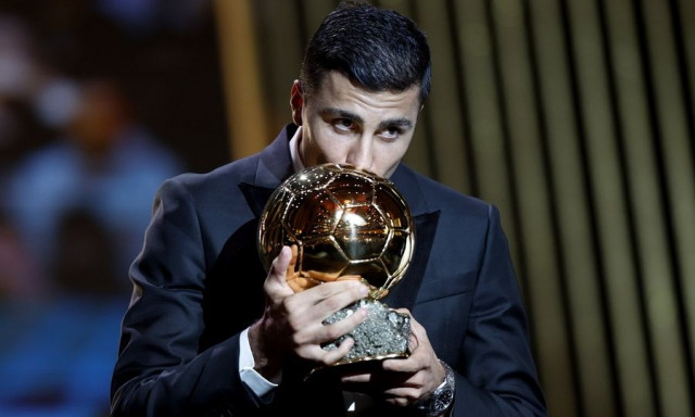 Χρυσή Μπάλα: Καλύτερος ποδοσφαιριστής στον κόσμο ο Ρόδρι - Μποϊκοτάζ της Ρεάλ στην τελετή απονομής