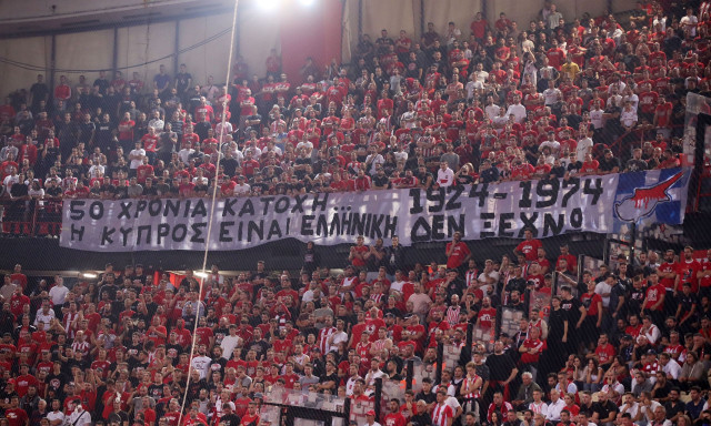 Κύπρος: «Τραγικό ολίσθημα, οργή και ντροπή» | Σάλος με το πανό στο Ολυμπιακός – Παναθηναϊκός AKTOR
