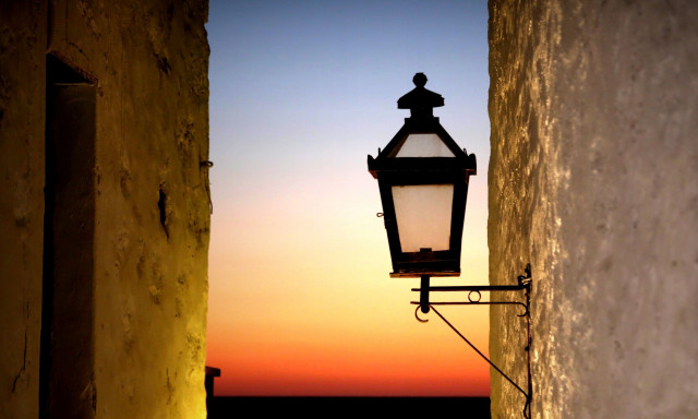 Μήλος: Το νησί με τις «μαγικές» εικόνες, τα σεληνιακά τοπία και τον πολιτισμικό πλούτο