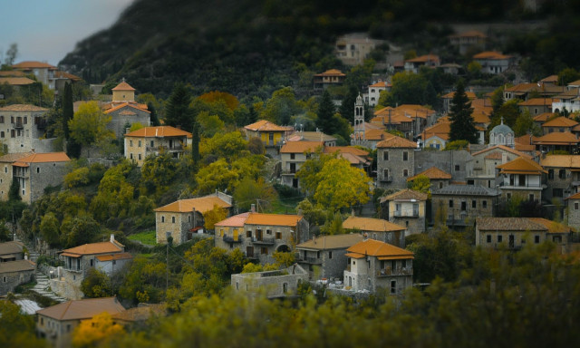 Το ορεινό χωριό της Αρκαδίας που αποκαλείται «μπαλκόνι στο Μαίναλο»