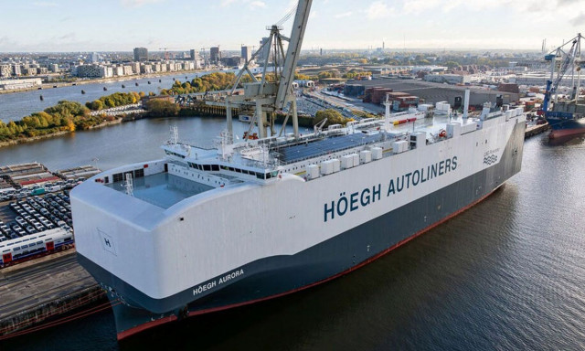 Το απίστευτο πλοίο που μεταφέρει πάνω από 9.000 αυτοκίνητα!