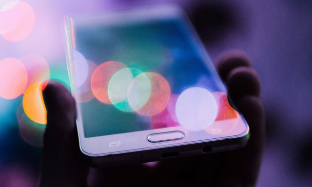 Πώς να ελαττώσεις στην πράξη τον χρόνο που αφιερώνεις καθημερινά στο κινητό σου