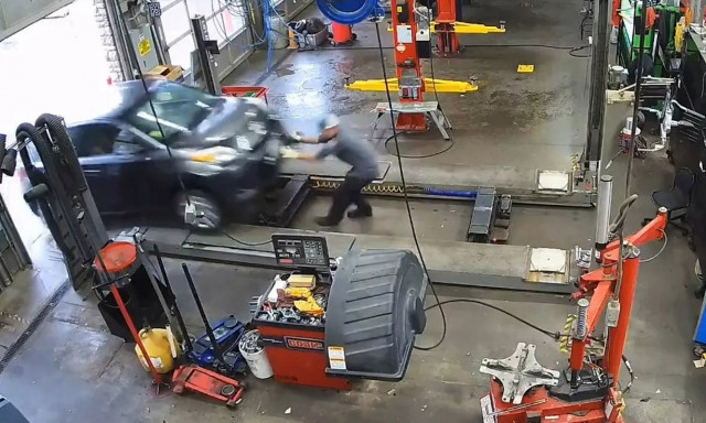 Μηχανικός αυτοκινήτων κινδύνεψε με τη ζωή του