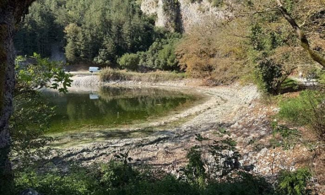 Ήπειρος: Η ανομβρία άφησε το αποτύπωμά της και στη Λίμνη Βηρού