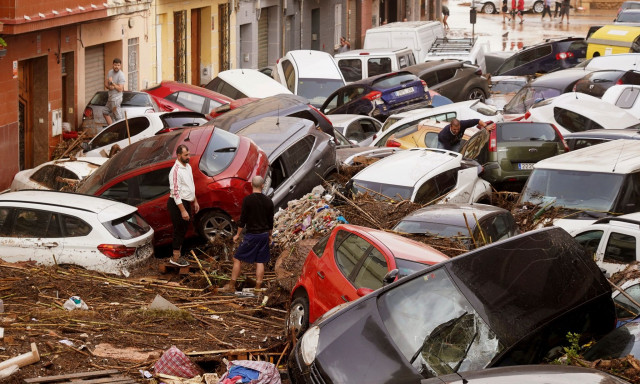 Σάντσεθ στους πλημμυροπαθείς: «Όλη η Ισπανία κλαίει μαζί σας, είμαστε κοντά σας» -Στους 62 οι νεκροί
