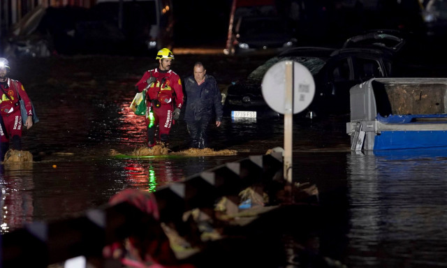 Ισπανία: Ξεκινάει το τριήμερο εθνικό πένθος - Στους 95 οι νεκροί από τις φονικές πλημμύρες