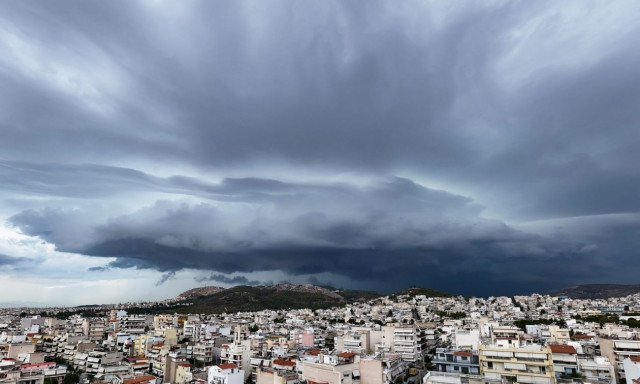 Καιρός: Υποτροπικός αντικυκλώνας «καταπίνει» την Ελλάδα - Φέρνει εκπλήξεις ο Δεκέμβριος