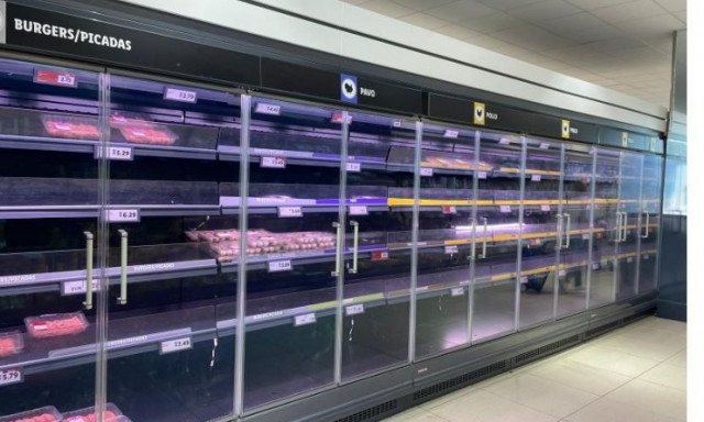 Βαλένθια: Χάος στα σούπερ-μάρκετ μετά τις πλημμύρες - Λεηλασίες, πανικός και ουρές στα ταμεία