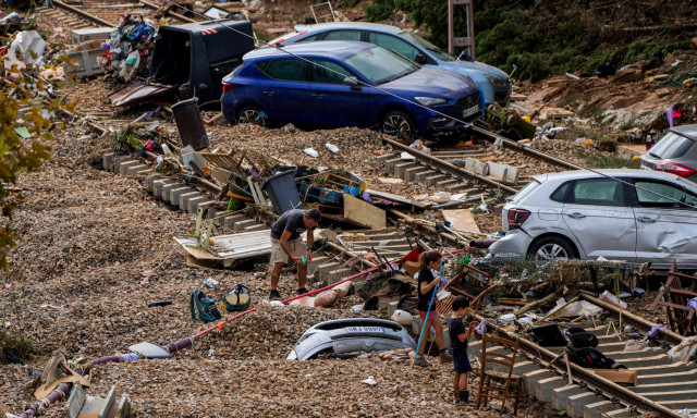Ισπανία: Συγκλονίζουν οι δορυφορικές εικόνες με το πριν και το μετά της καταστροφής