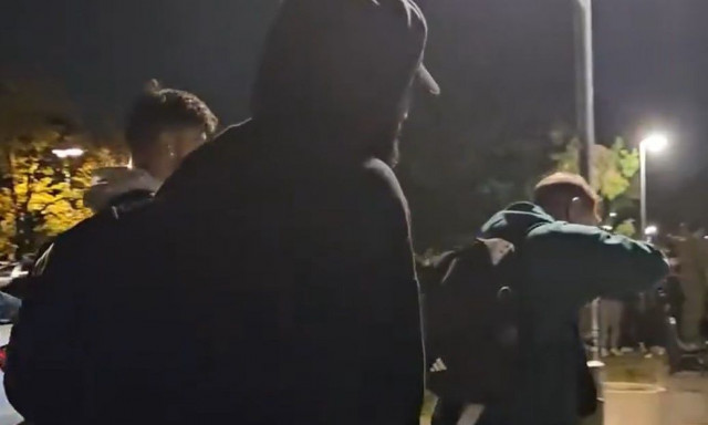 Υποδοχή στη «Χάλα Πιονίρ» με αποδοκιμασίες και ύβρεις κατά Λεσόρ